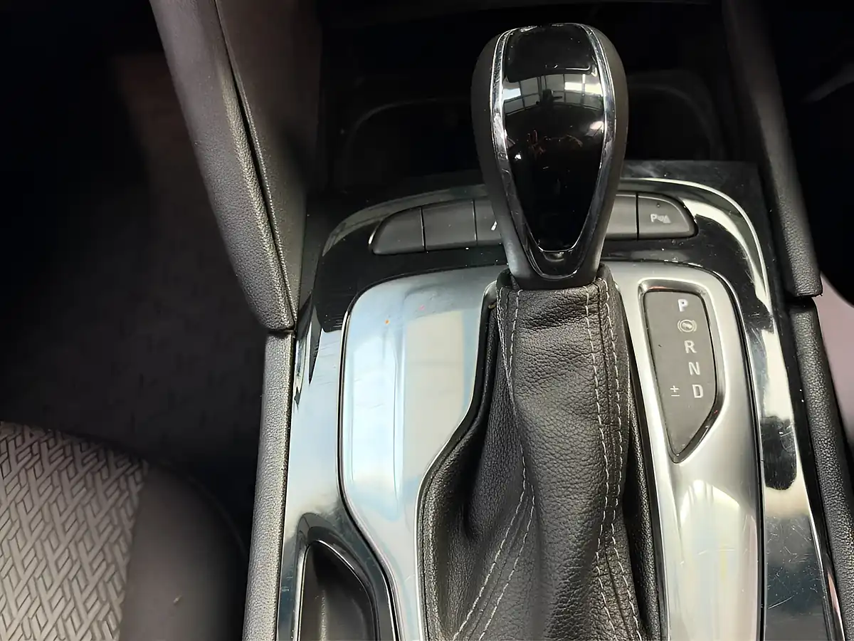 Used 2019 Vauxhall Insignia Design Grand Sport White - Interior and Exterior details 12
