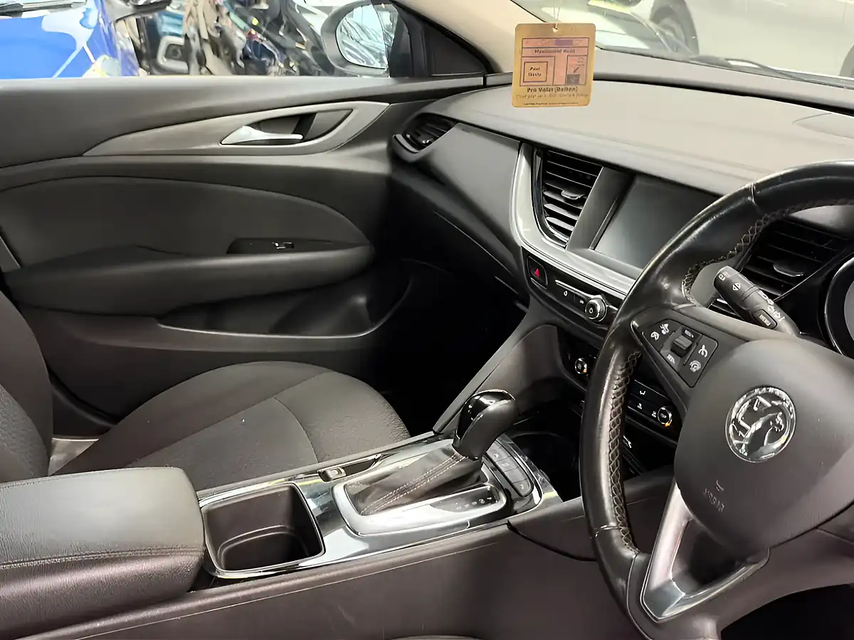 Used 2019 Vauxhall Insignia Design Grand Sport White - Interior and Exterior details 13