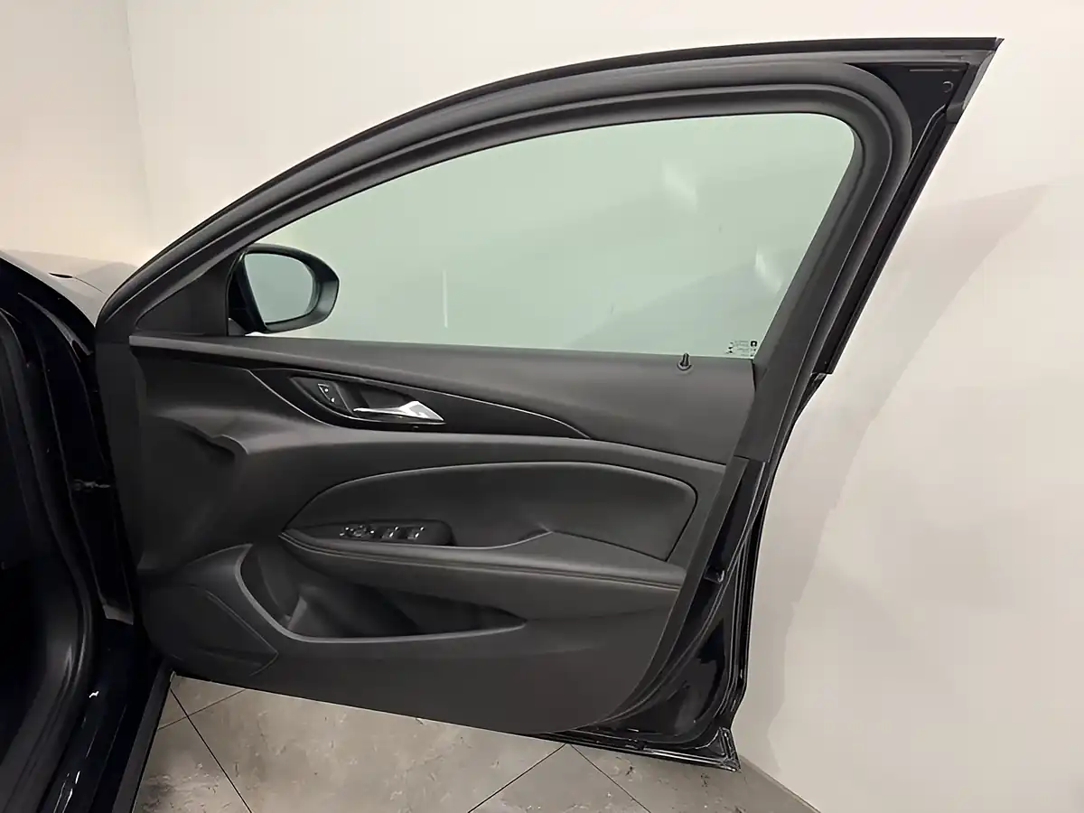 Used 2019 Vauxhall Insignia Sri Nav Grand Sport Black - Interior and Exterior details 12