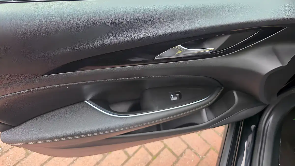 Used 2019 Vauxhall Insignia Sri Vx Line Nav Black - Interior and Exterior details 16