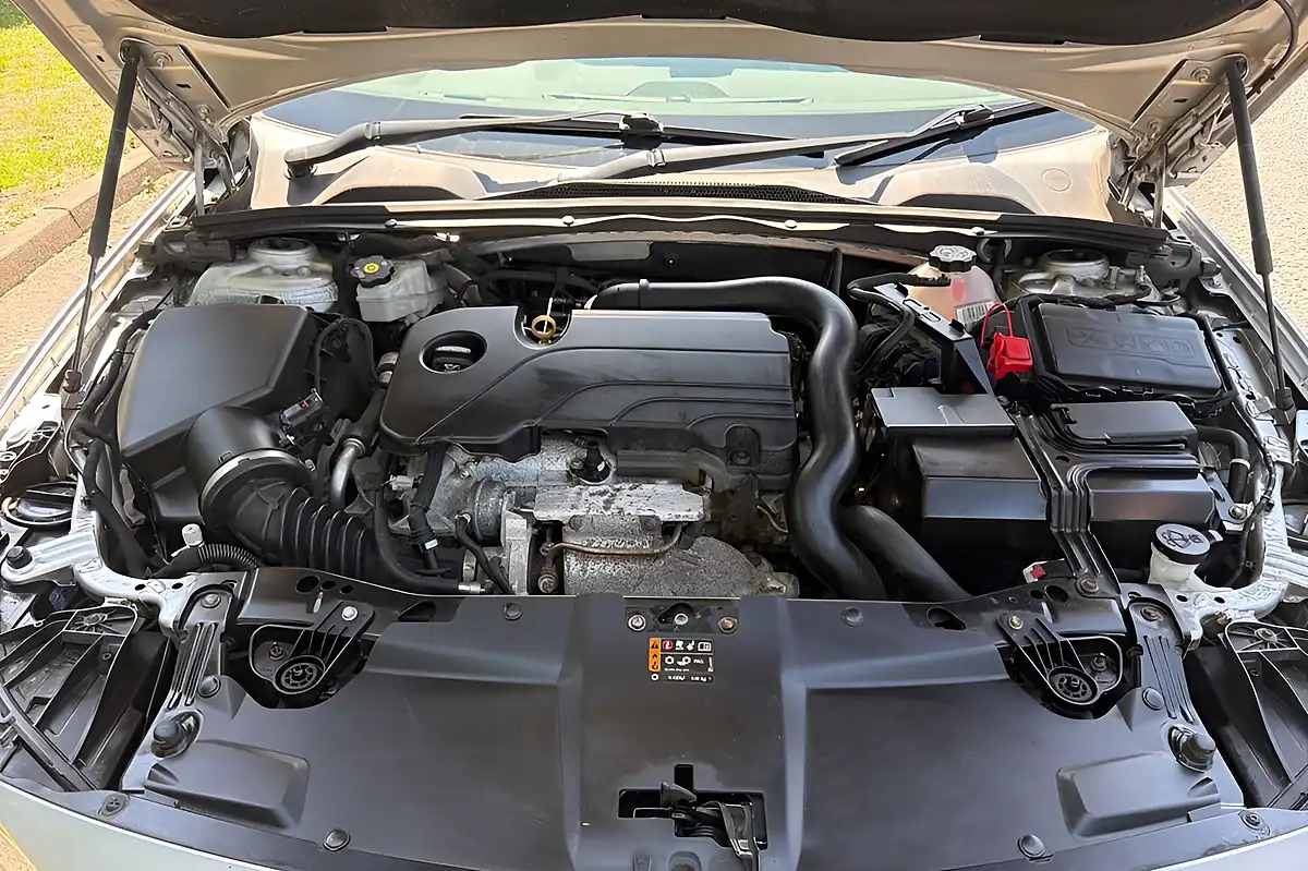 Used 2019 Vauxhall Insignia Sri Vx Line Nav Silver - Interior and Exterior details 11
