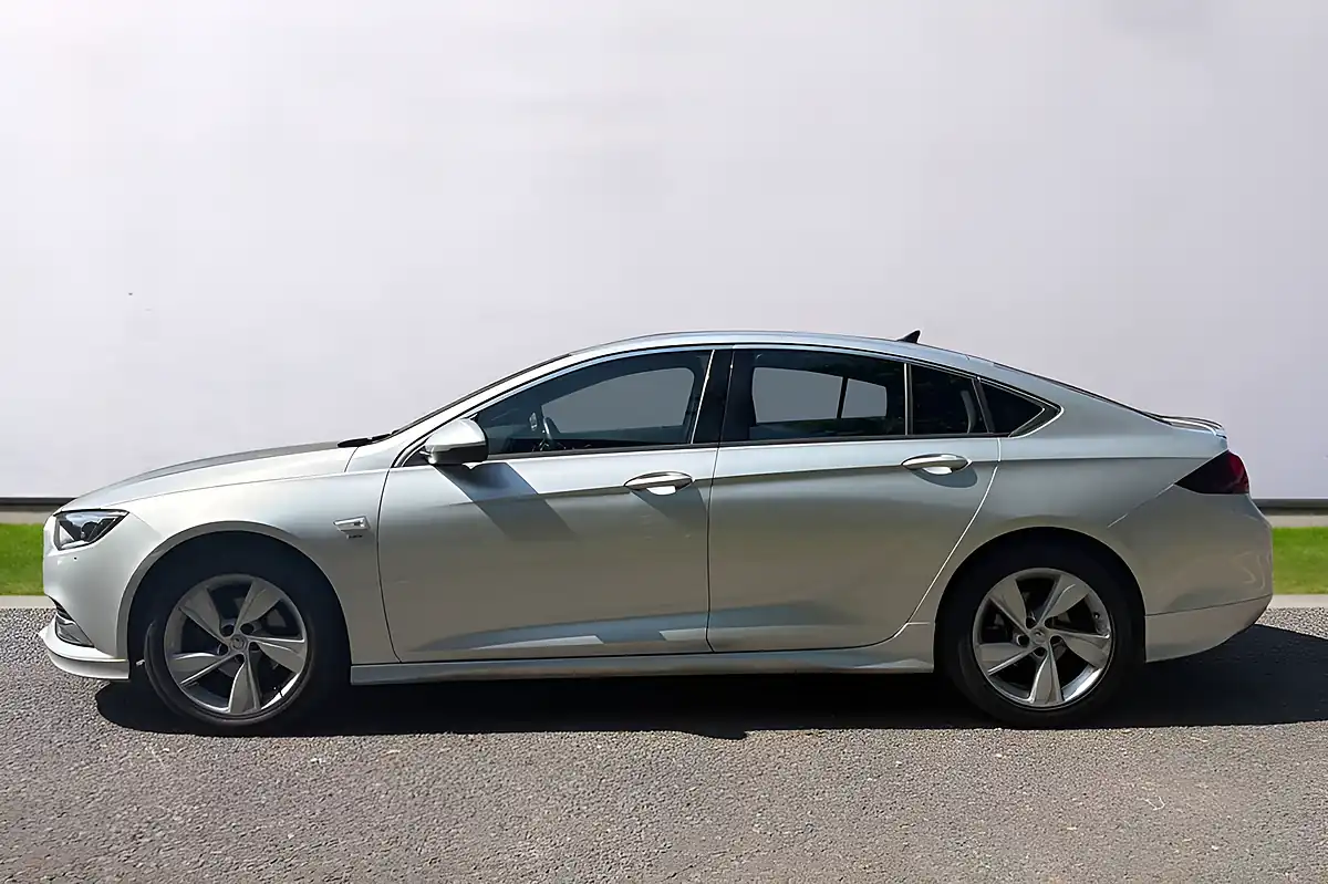 Used 2019 Vauxhall Insignia Sri Vx Line Nav Silver - Interior and Exterior details 4