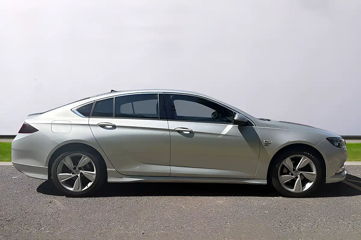 Used 2019 Vauxhall Insignia Sri Vx Line Nav Silver - Interior and Exterior details 7