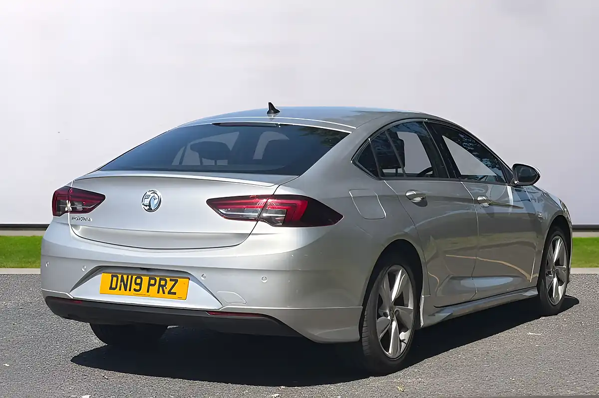 Used 2019 Vauxhall Insignia Sri Vx Line Nav Silver - Interior and Exterior details 8