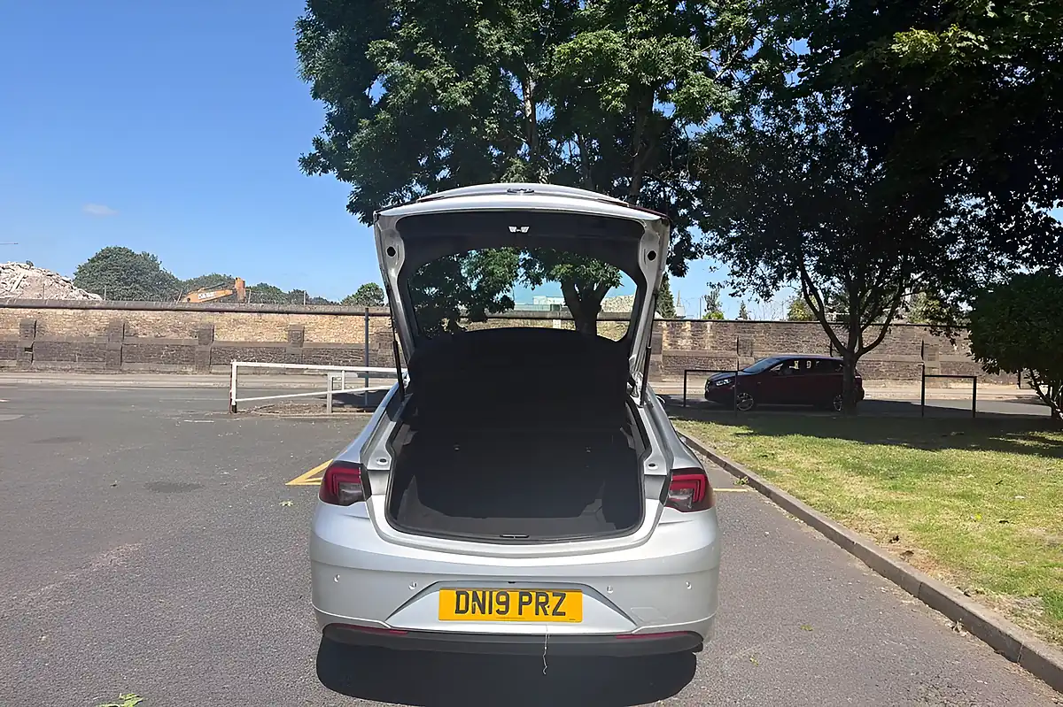 Used 2019 Vauxhall Insignia Sri Vx Line Nav Silver - Interior and Exterior details 9