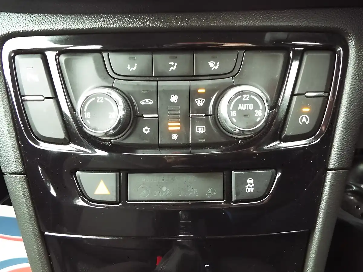 Used 2019 Vauxhall Mokka X Active Blue - Interior and Exterior details 19