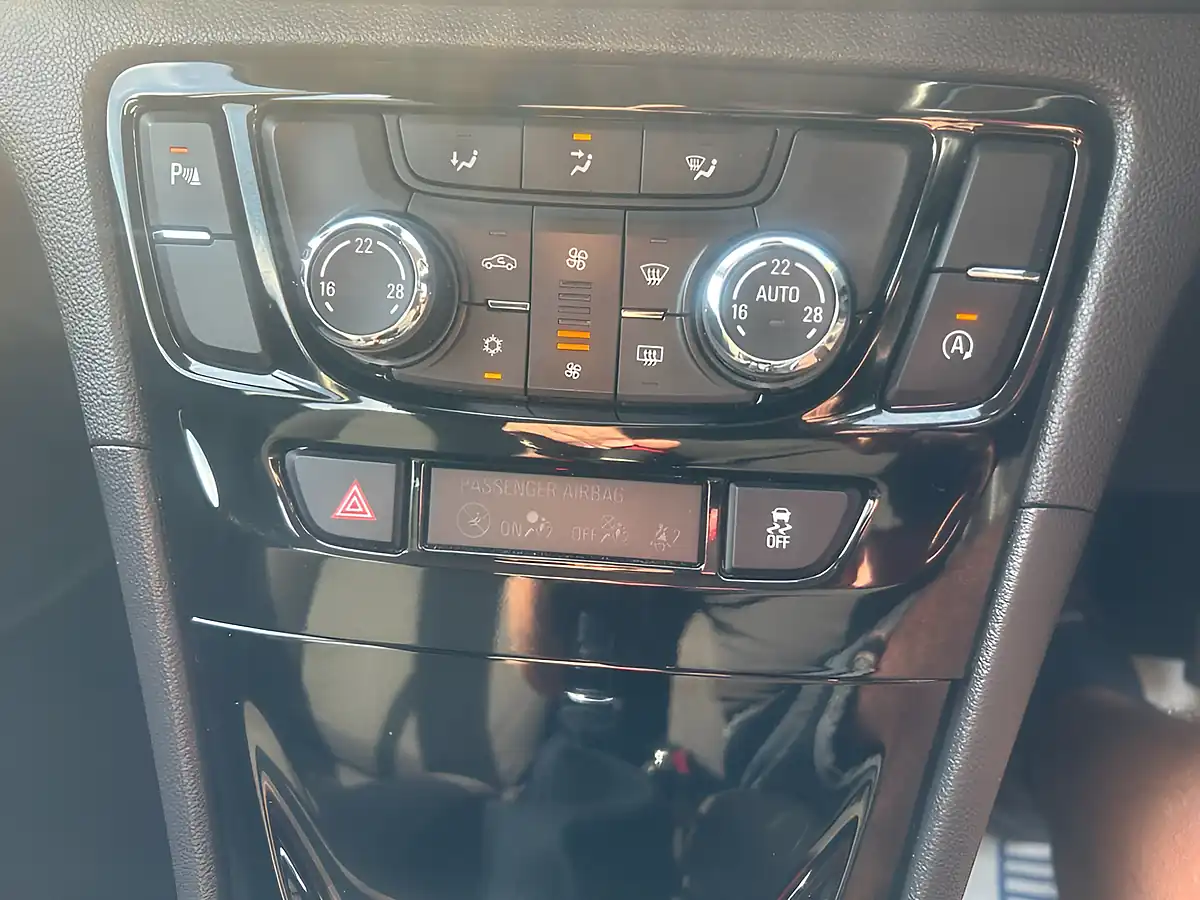 Used 2019 Vauxhall Mokka X Active Red - Interior and Exterior details 7