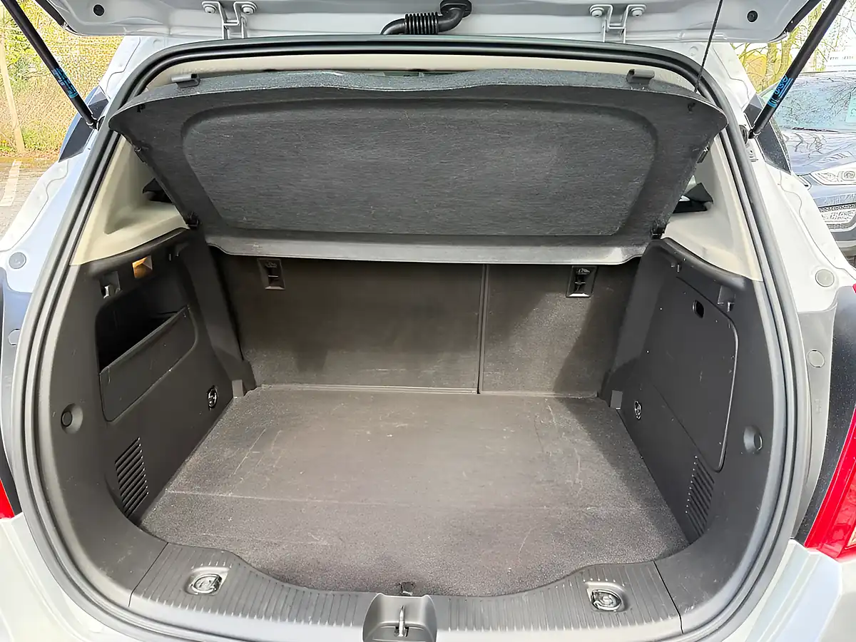 Used 2019 Vauxhall Mokka X Active Silver - Interior and Exterior details 14