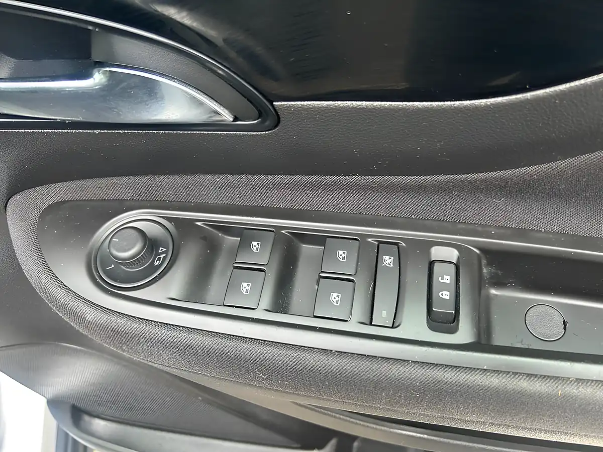 Used 2019 Vauxhall Mokka X Design Nav Silver - Interior and Exterior details 12