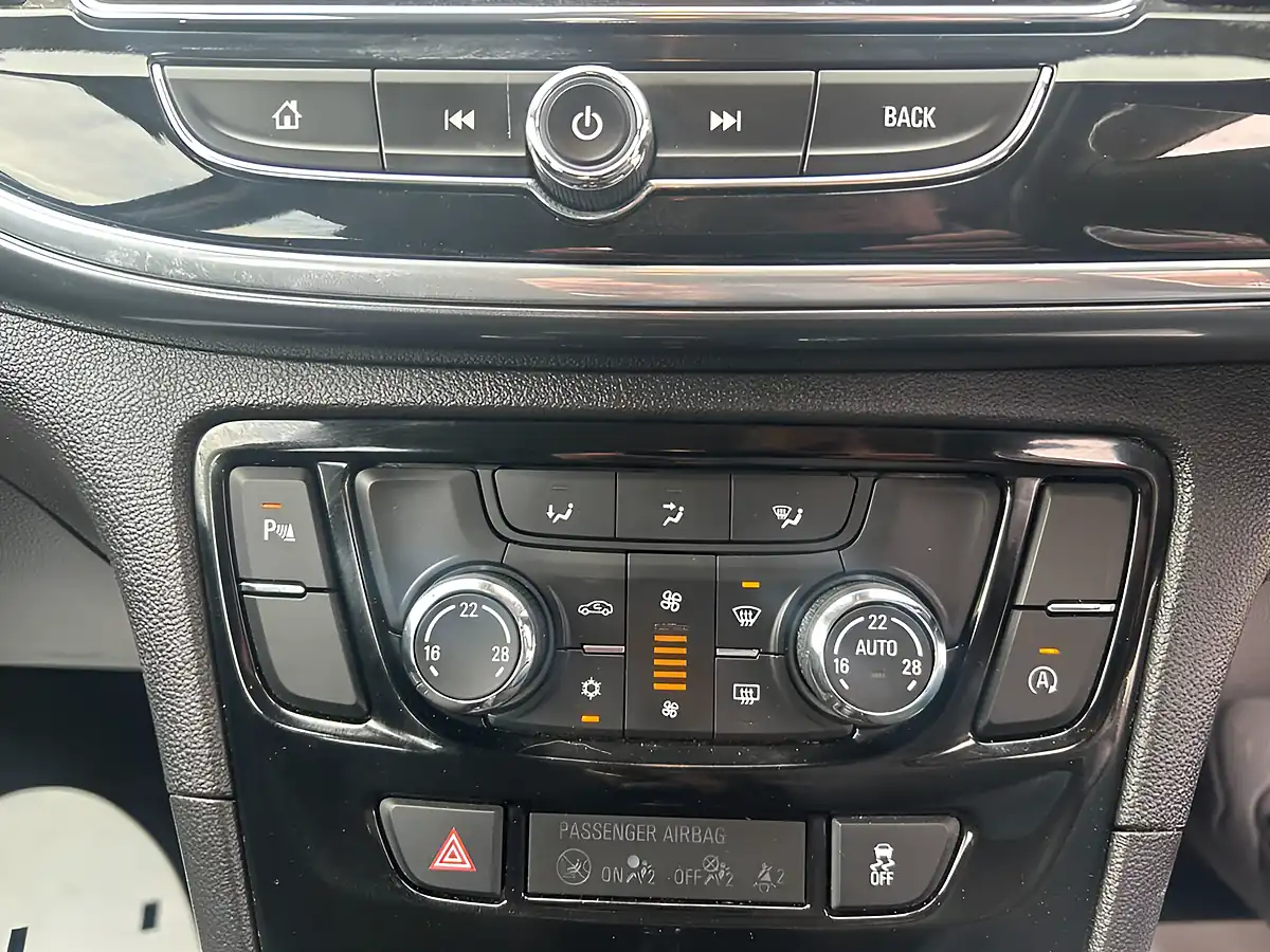 Used 2019 Vauxhall Mokka X Design Nav Silver - Interior and Exterior details 18