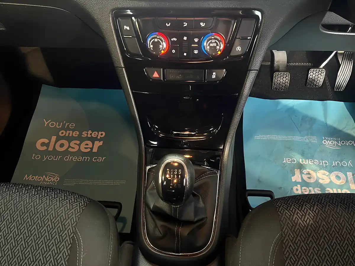 Used 2019 Vauxhall Mokka X Design Nav Silver - Interior and Exterior details 14