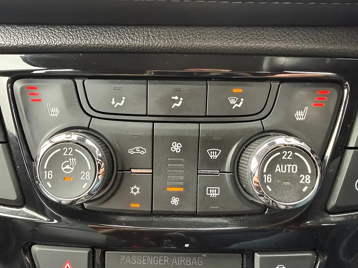 Used 2019 Vauxhall Mokka X Elite Nav Silver - Interior and Exterior details 18