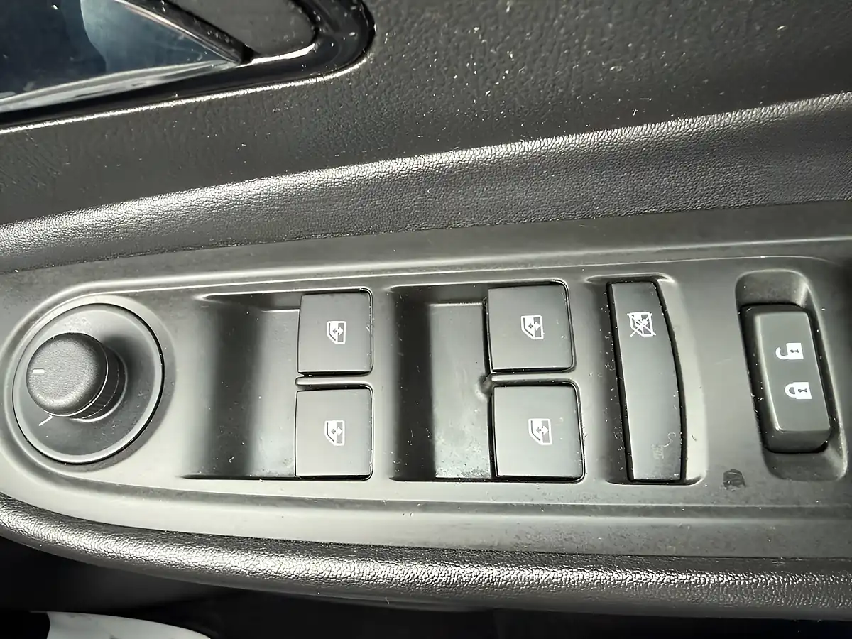 Used 2019 Vauxhall Mokka X Elite Nav Silver - Interior and Exterior details 19