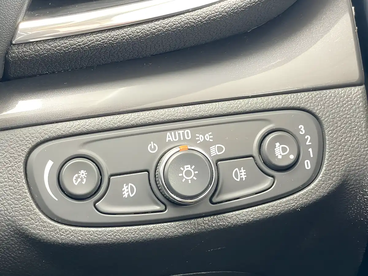 Used 2019 Vauxhall Mokka X Elite Nav White - Interior and Exterior details 17
