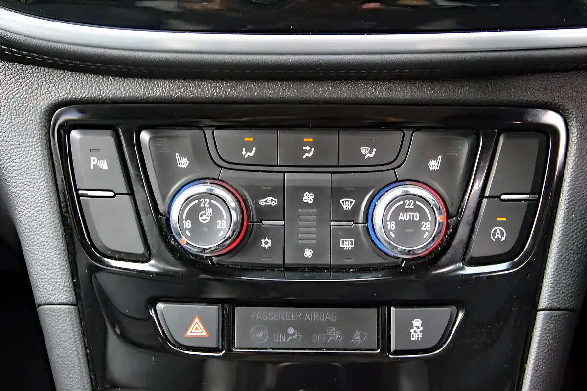 Used 2019 Vauxhall Mokka X Elite Orange - Interior and Exterior details 20