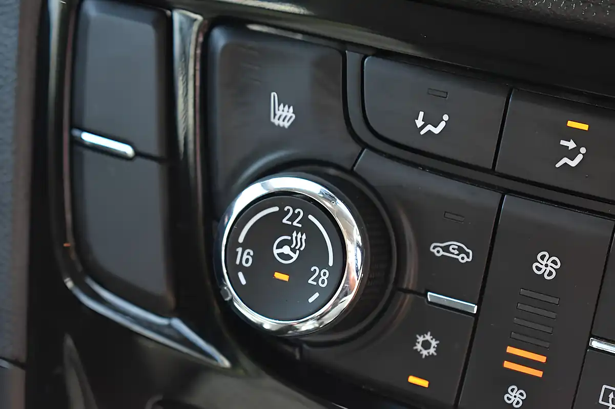 Used 2019 Vauxhall Mokka X Griffin Orange - Interior and Exterior details 16
