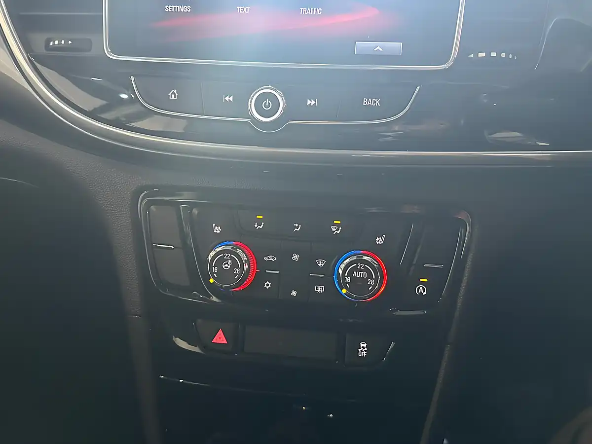 Used 2019 Vauxhall Mokka X Griffin Silver - Interior and Exterior details 18