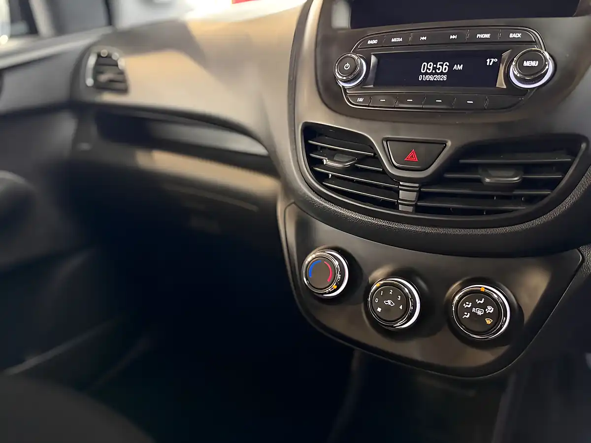 Used 2019 Vauxhall Viva Se Black - Interior and Exterior details 9
