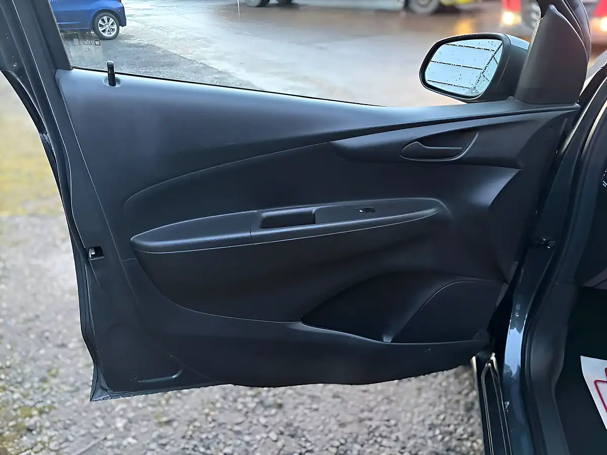 Used 2019 Vauxhall Viva Se Grey - Interior and Exterior details 19