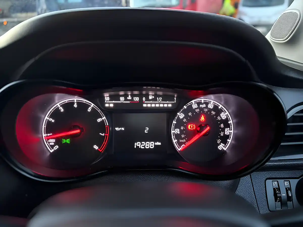 Used 2019 Vauxhall Viva Se Grey - Interior and Exterior details 7