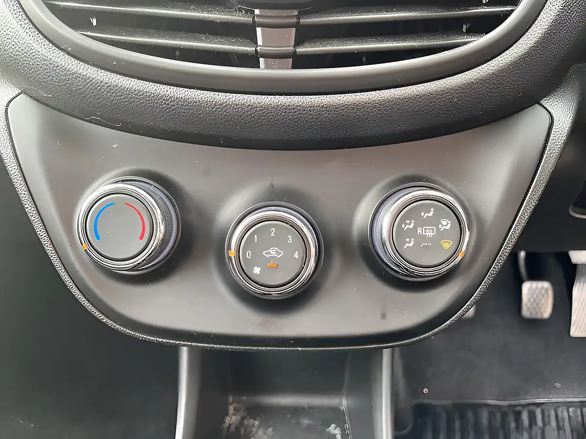 Used 2019 Vauxhall Viva Se Grey - Interior and Exterior details 18