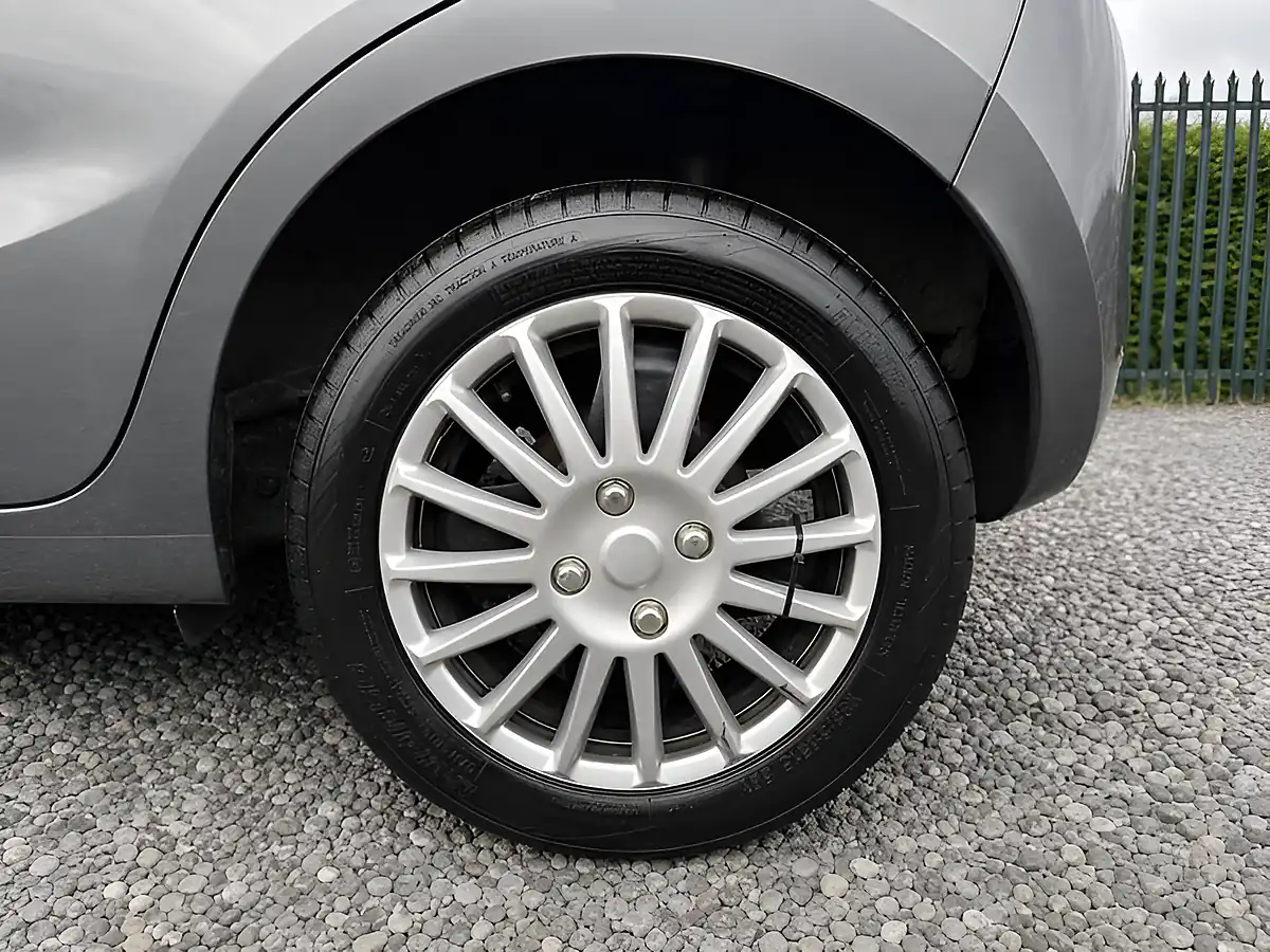 Used 2019 Vauxhall Viva Se Grey - Interior and Exterior details 5