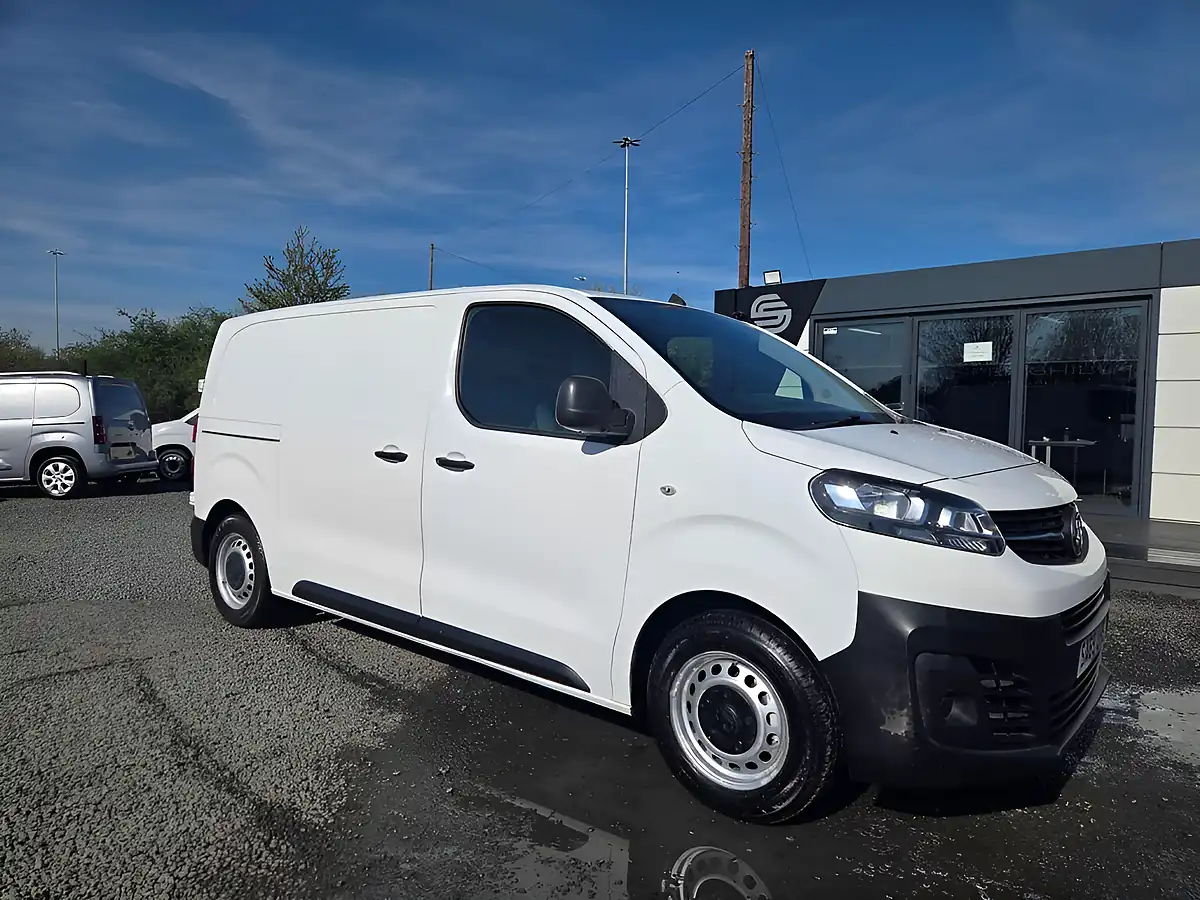 Used 2019 Vauxhall Vivaro 2700 Edition L1 H1 White - Front View