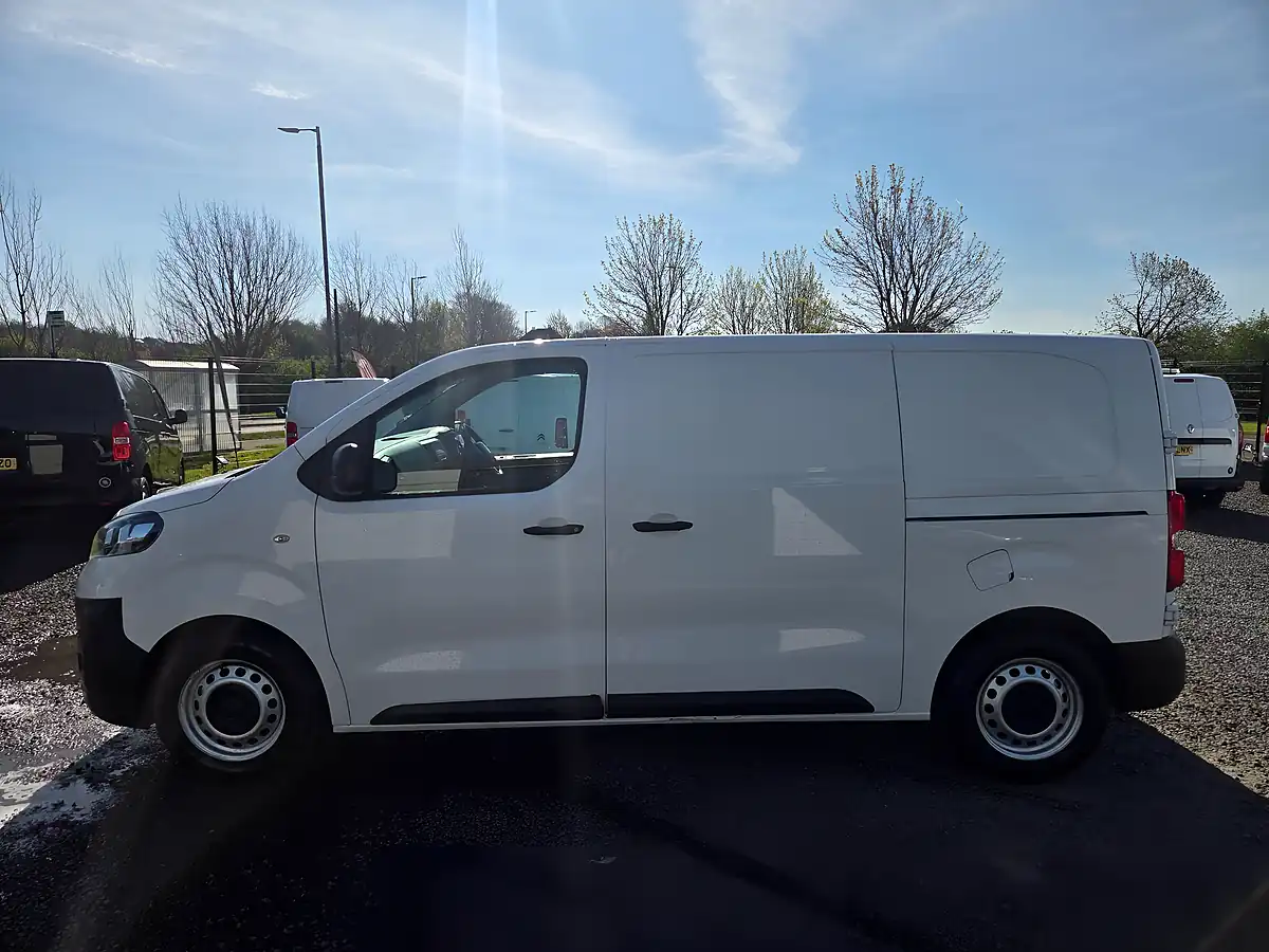 Used 2019 Vauxhall Vivaro 2700 Edition L1 H1 White - Interior and Exterior details 10