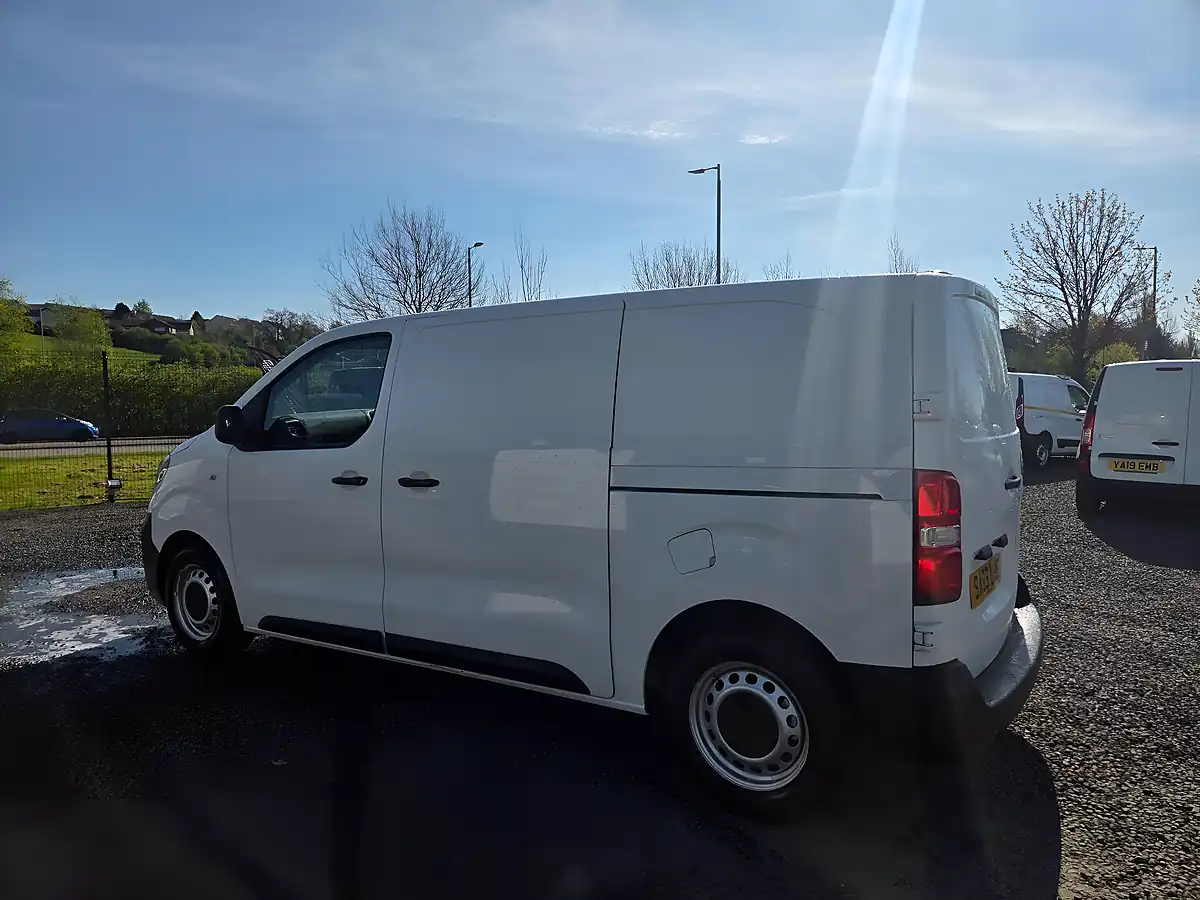 Used 2019 Vauxhall Vivaro 2700 Edition L1 H1 White - Interior and Exterior details 13