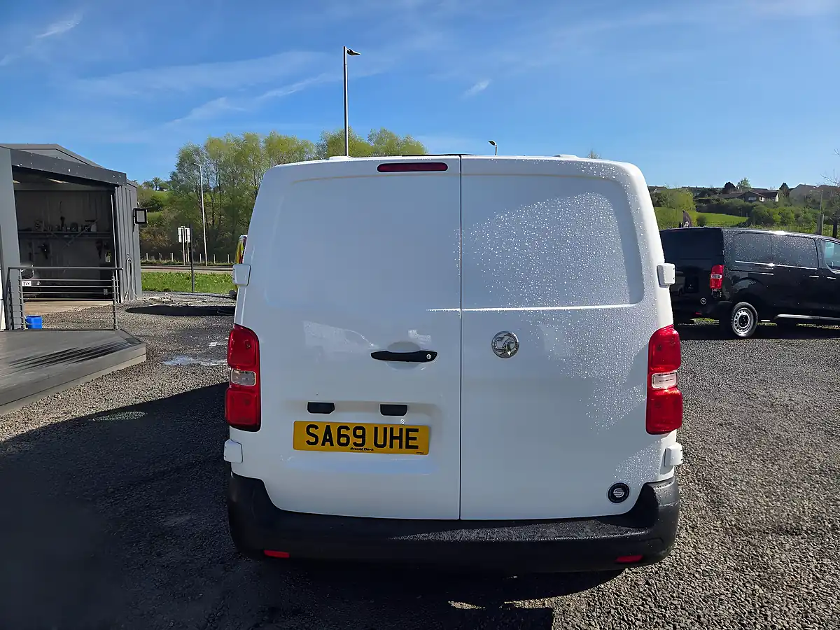 Used 2019 Vauxhall Vivaro 2700 Edition L1 H1 White - Interior and Exterior details 17