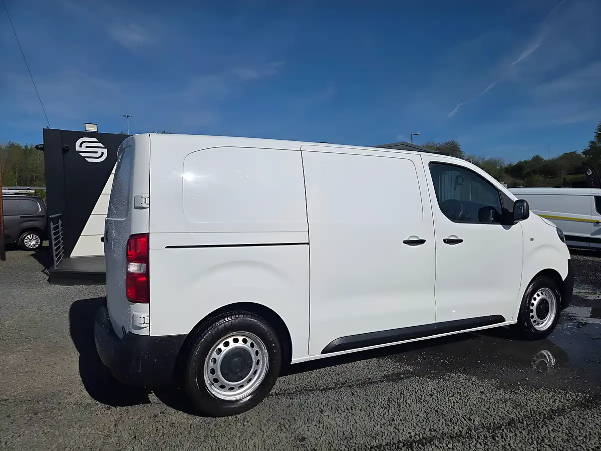 Used 2019 Vauxhall Vivaro 2700 Edition L1 H1 White - Interior and Exterior details 6