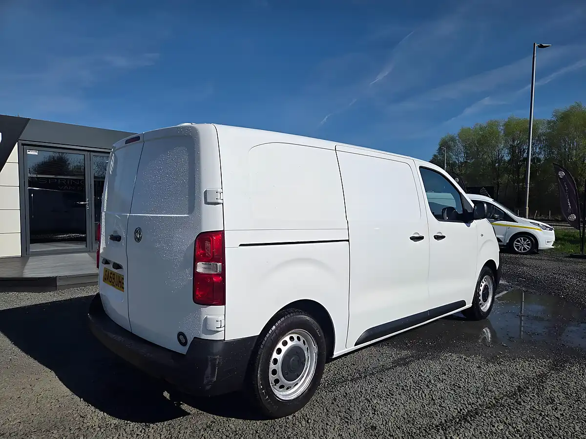 Used 2019 Vauxhall Vivaro 2700 Edition L1 H1 White - Interior and Exterior details 7