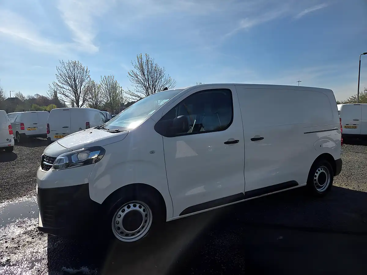 Used 2019 Vauxhall Vivaro 2700 Edition L1 H1 White - Interior and Exterior details 9