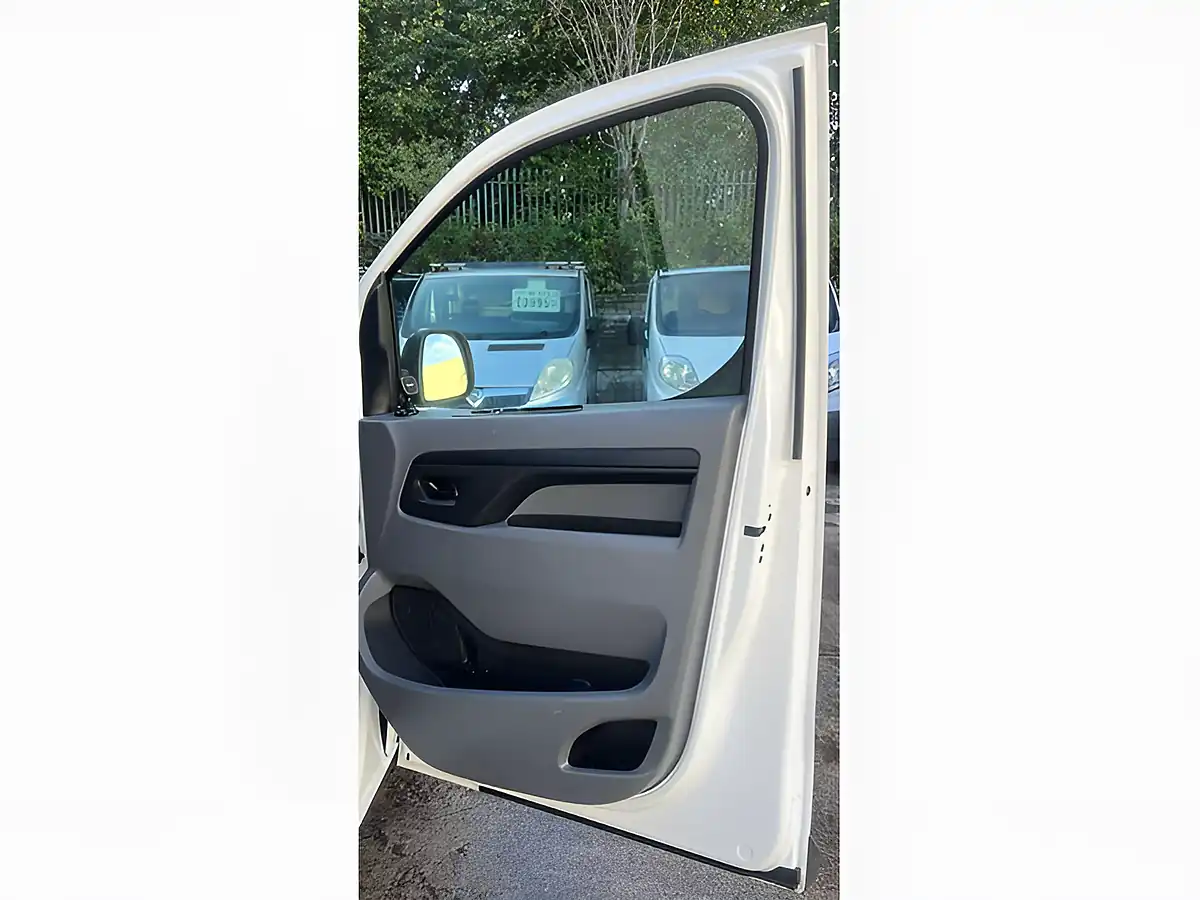 Used 2019 Vauxhall Vivaro 2700 Edition White - Interior and Exterior details 15