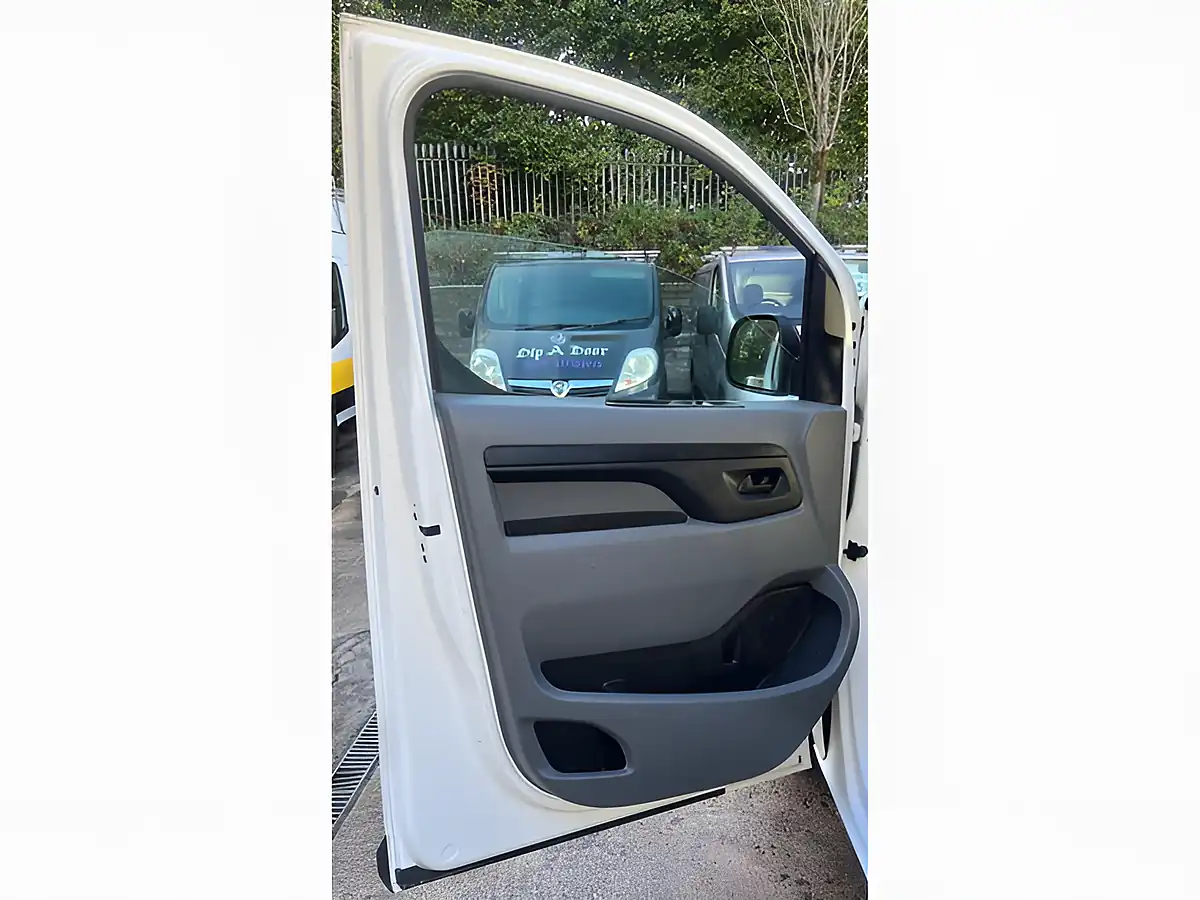 Used 2019 Vauxhall Vivaro 2700 Edition White - Interior and Exterior details 18