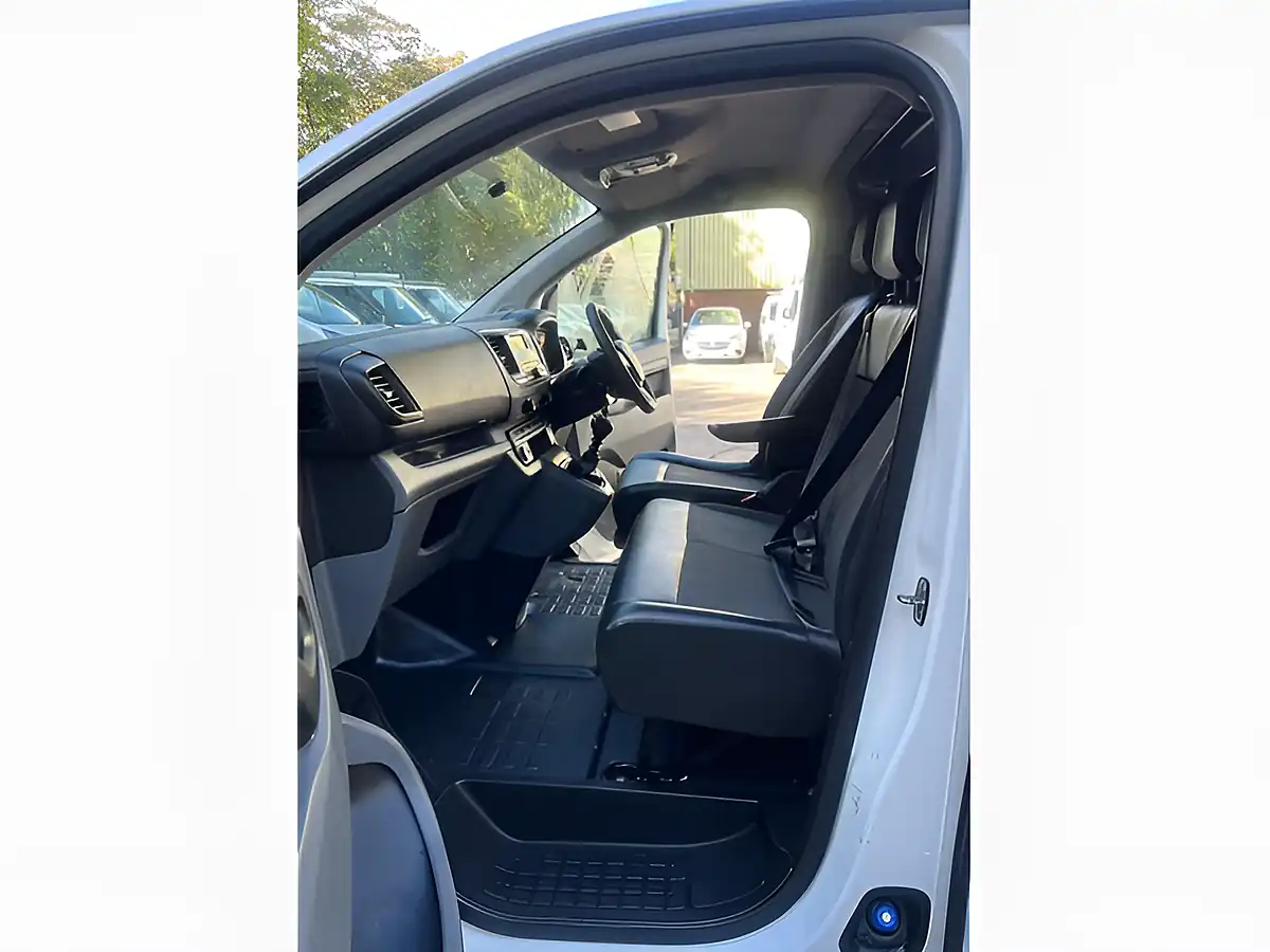 Used 2019 Vauxhall Vivaro 2700 Edition White - Interior and Exterior details 19