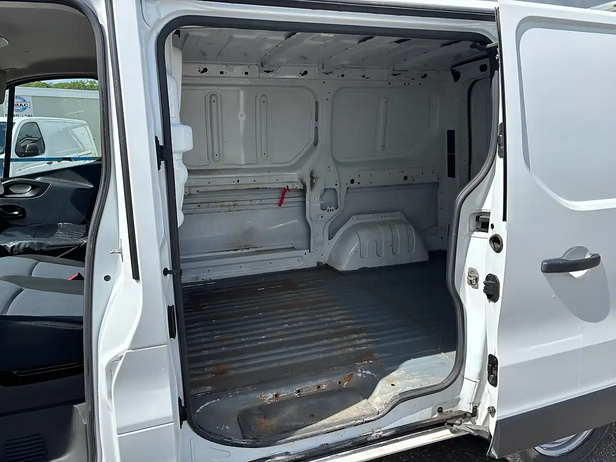Used 2019 Vauxhall Vivaro 2700 Panel Van L1 H1 White - Interior and Exterior details 11