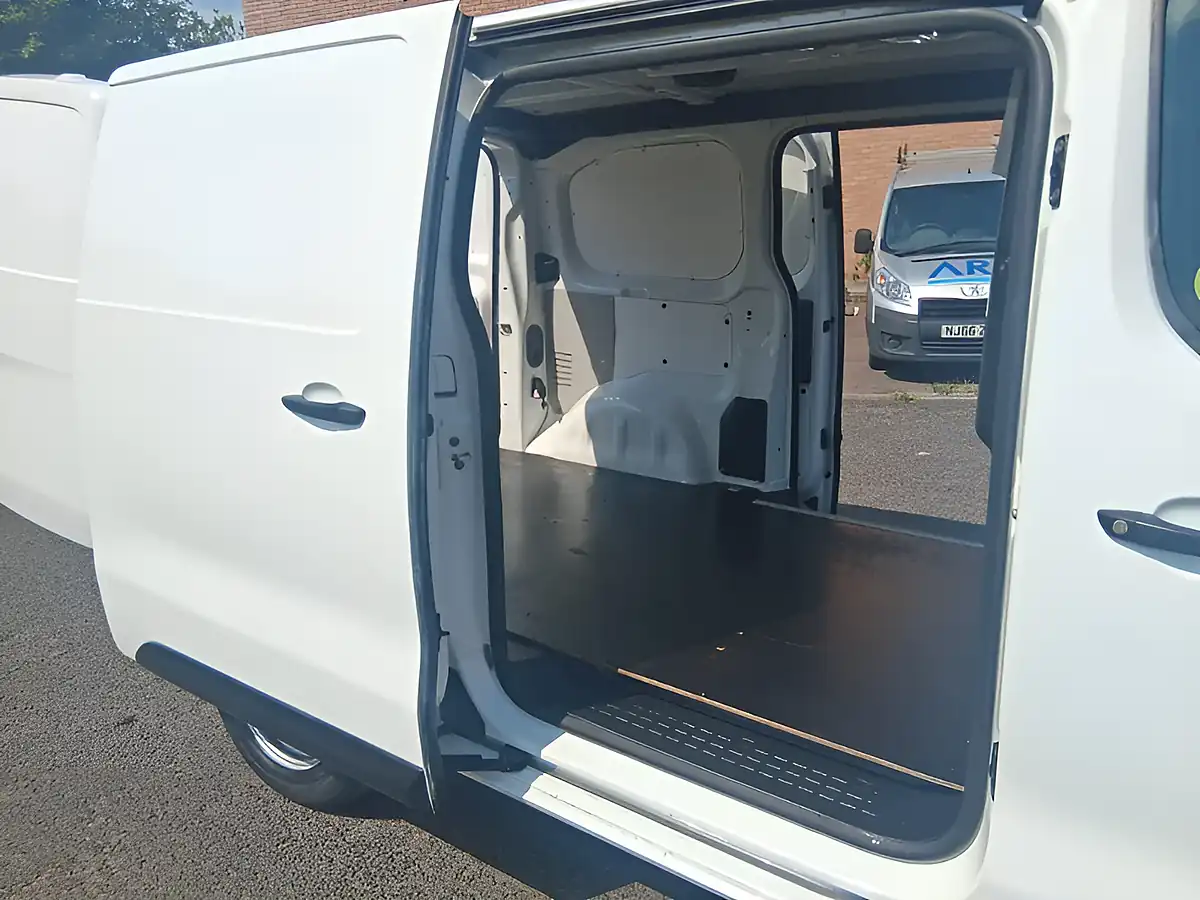 Used 2019 Vauxhall Vivaro 2900 Edition White - Interior and Exterior details 9