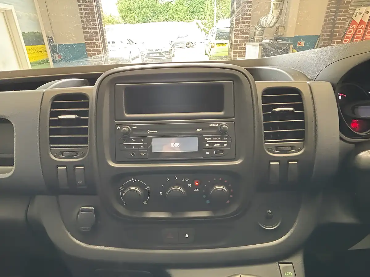 Used 2019 Vauxhall Vivaro 2900 Panel Van L2 H1 White - Interior and Exterior details 17