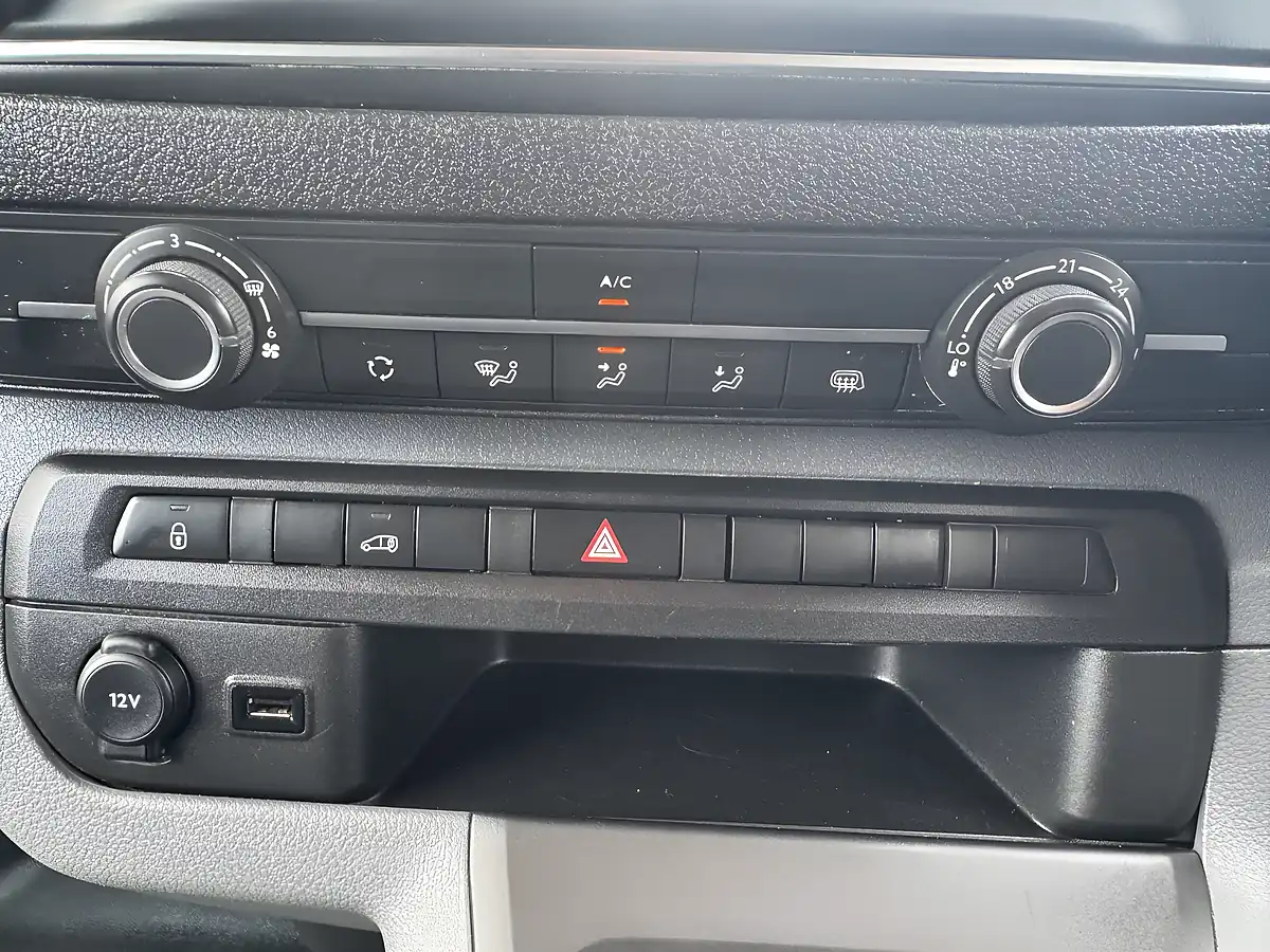 Used 2019 Vauxhall Vivaro Dynamic Grey - Interior and Exterior details 14