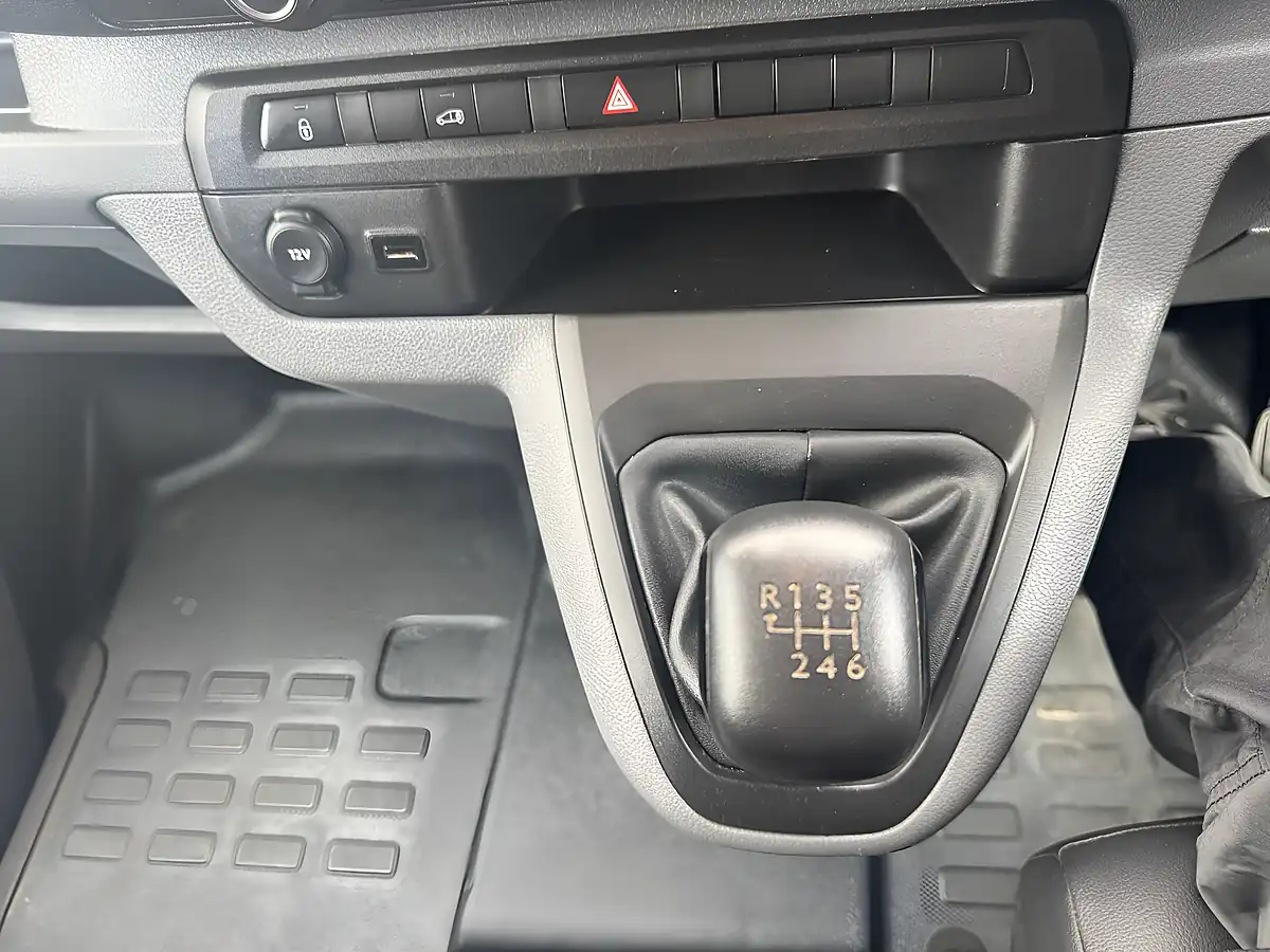 Used 2019 Vauxhall Vivaro Dynamic Grey - Interior and Exterior details 15