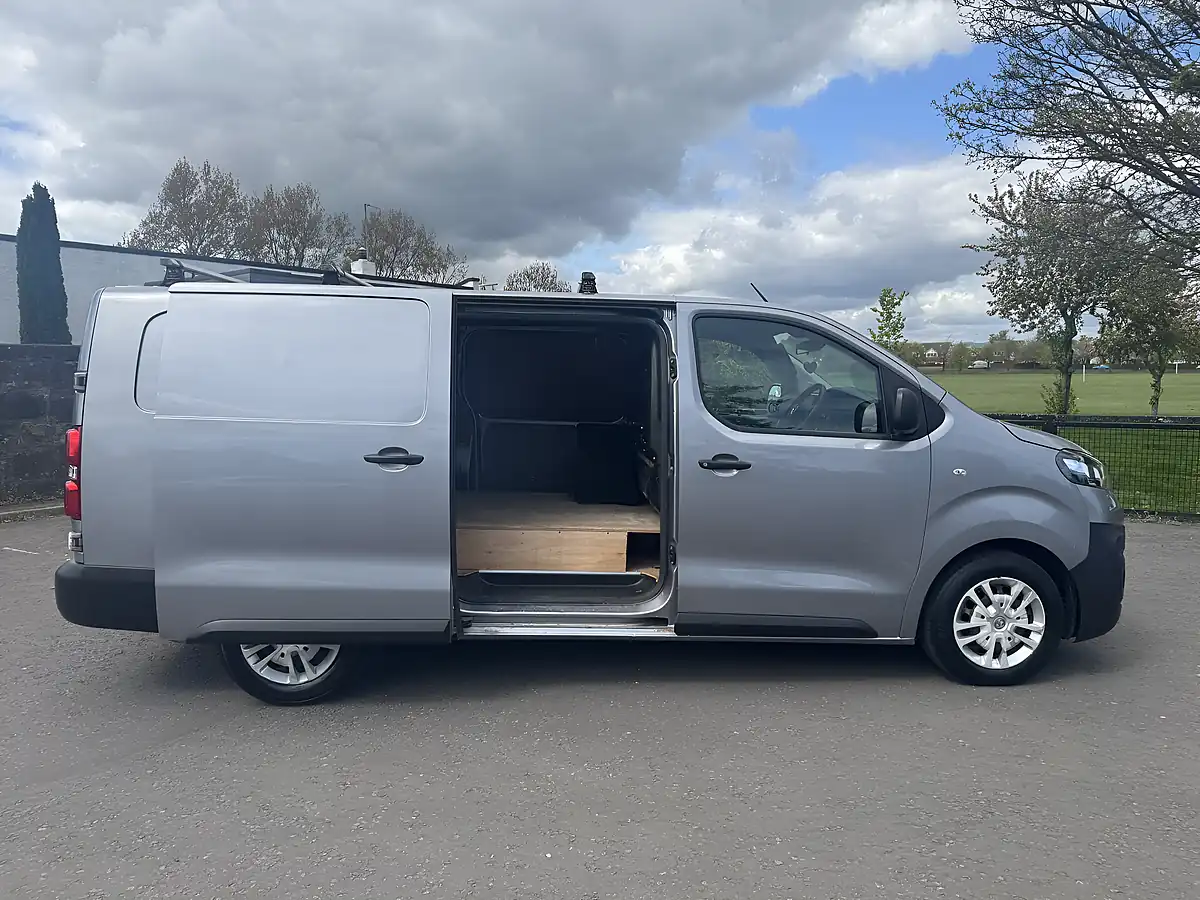Used 2019 Vauxhall Vivaro Dynamic Grey - Interior and Exterior details 7