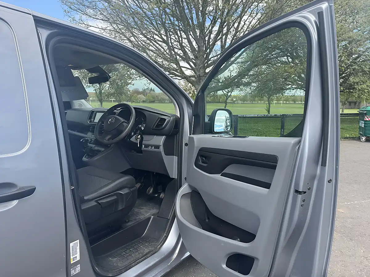 Used 2019 Vauxhall Vivaro Dynamic Grey - Interior and Exterior details 9