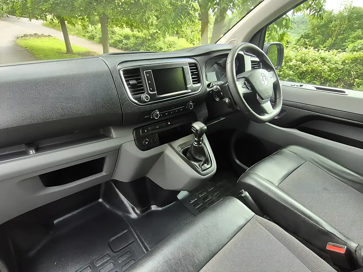 Used 2019 Vauxhall Vivaro Dynamic White - Interior and Exterior details 13