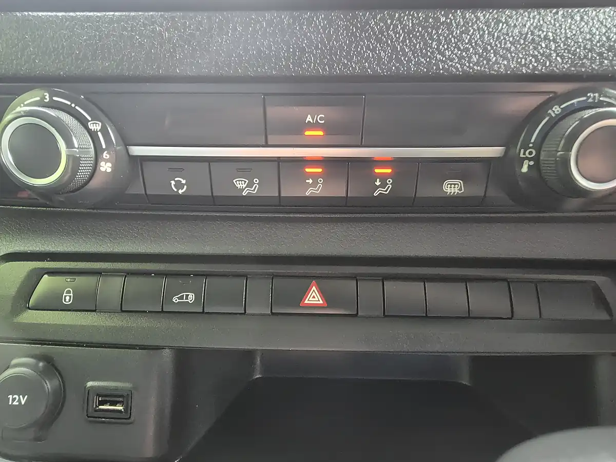 Used 2019 Vauxhall Vivaro Dynamic White - Interior and Exterior details 16