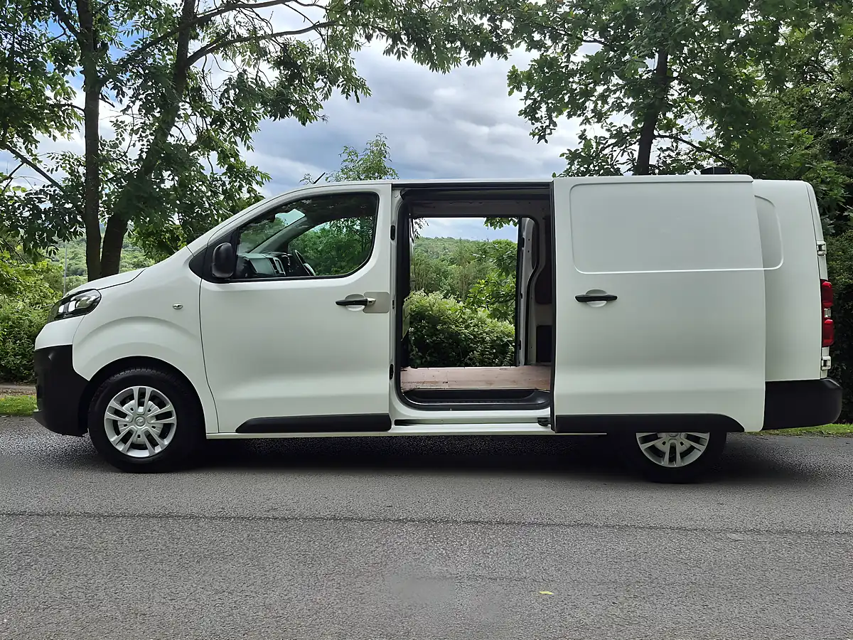 Used 2019 Vauxhall Vivaro Dynamic White - Interior and Exterior details 7