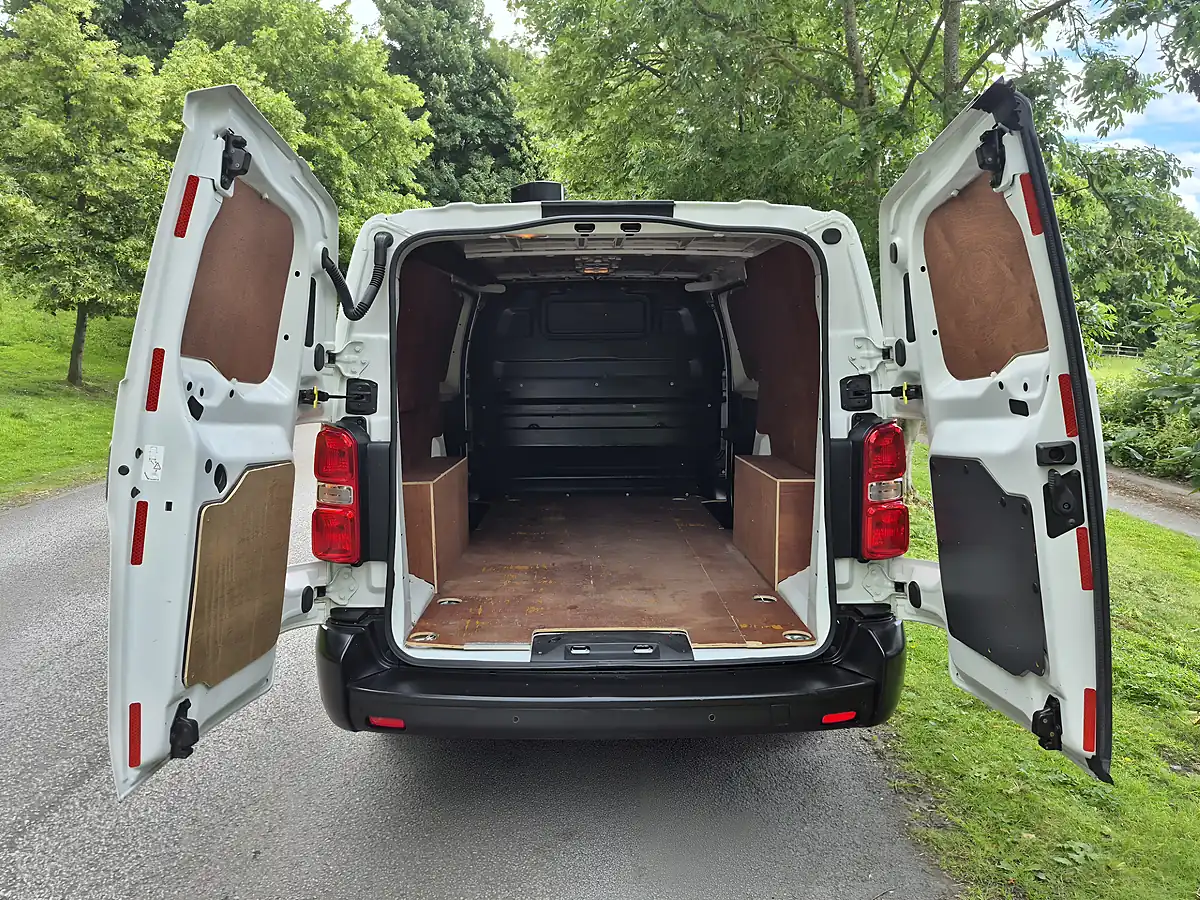 Used 2019 Vauxhall Vivaro Dynamic White - Interior and Exterior details 9