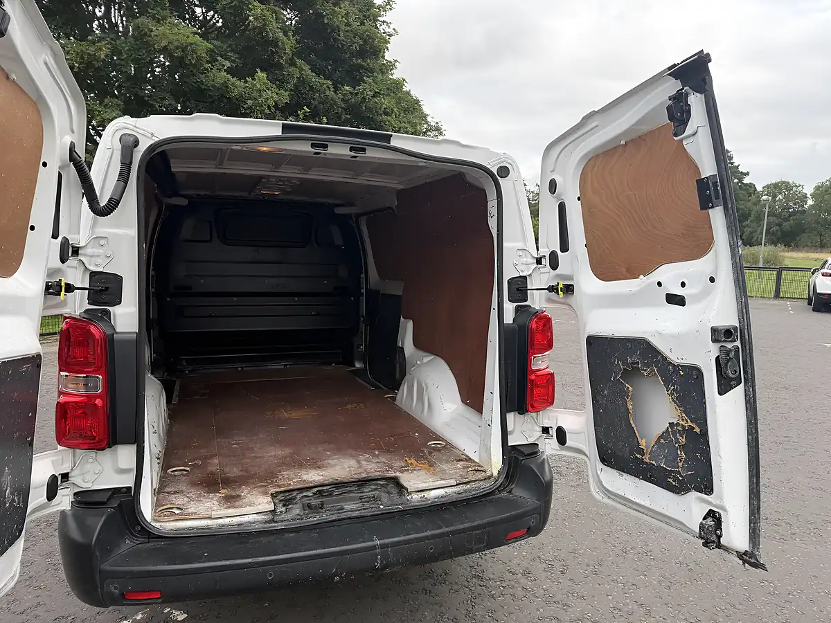 Used 2019 Vauxhall Vivaro Dynamic White - Interior and Exterior details 10