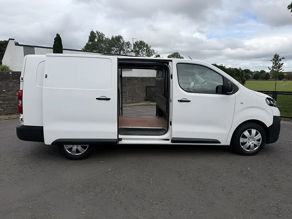 Used 2019 Vauxhall Vivaro Dynamic White - Interior and Exterior details 11