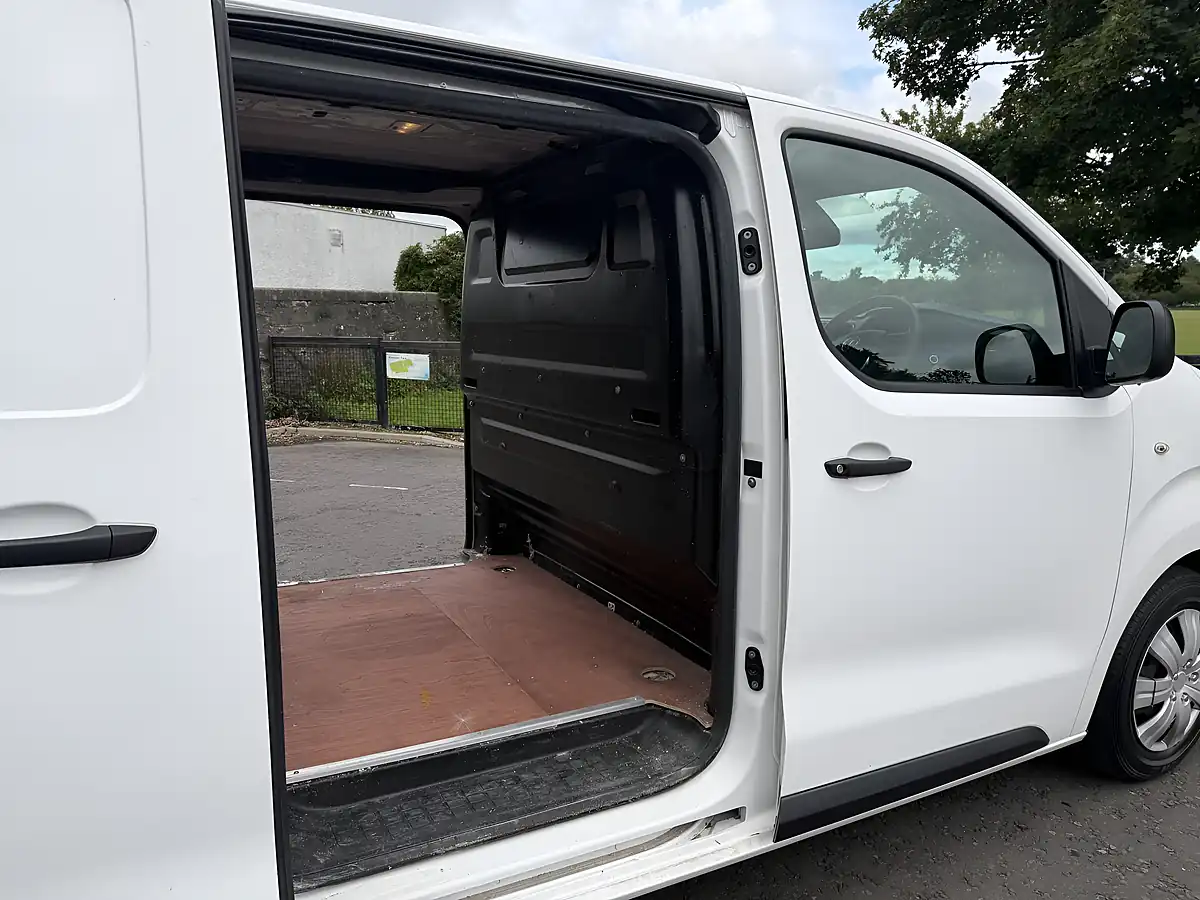 Used 2019 Vauxhall Vivaro Dynamic White - Interior and Exterior details 13